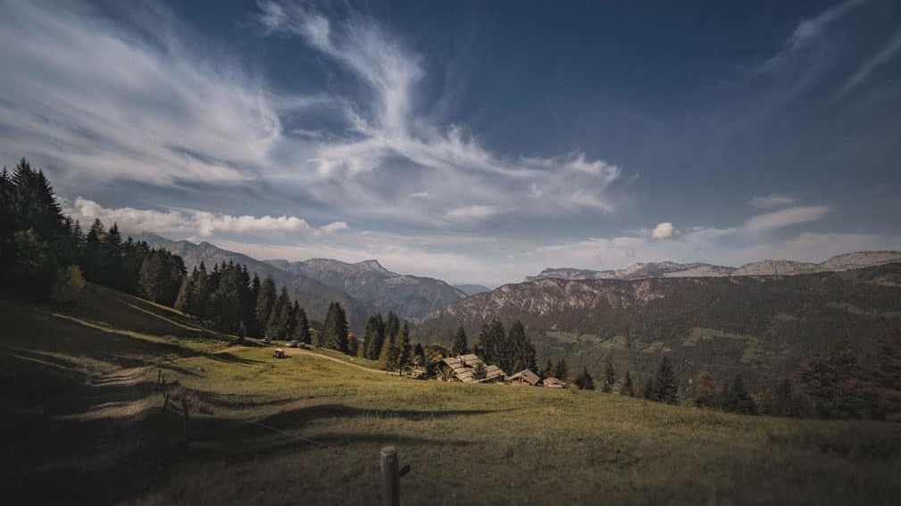 La Ferme des Vônezins votre hôtel de charme, chalet-chambres d’hôtes, spa & restaurant d’alpage dans les Aravis à Thônes en Haute-Savoie entre le Lac d’Annecy, la Clusaz & le Grand-Bornand