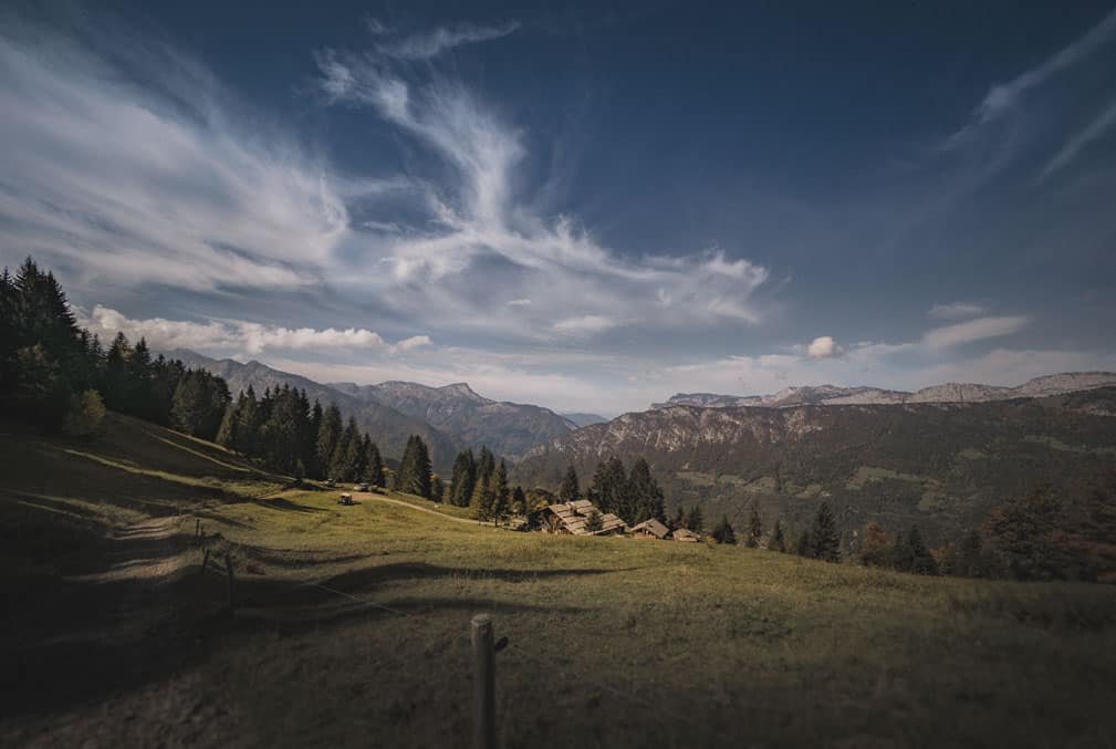 La Ferme des Vônezins votre hôtel de charme, chalet-chambres d’hôtes, spa & restaurant d’alpage dans les Aravis à Thônes en Haute-Savoie entre le Lac d’Annecy, la Clusaz & le Grand-Bornand