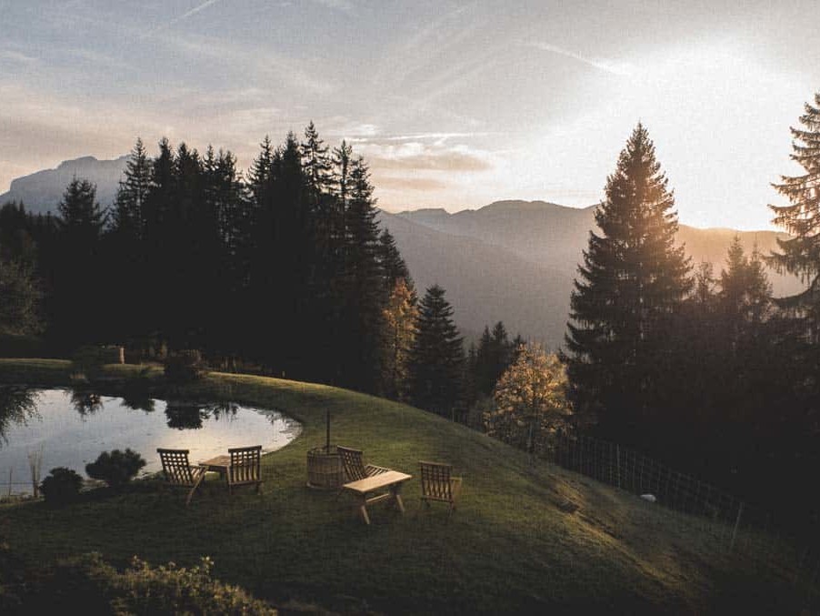 La Ferme des Vônezins votre hôtel de charme, chalet-chambres d’hôtes, spa & restaurant d’alpage dans les Aravis à Thônes en Haute-Savoie entre le Lac d’Annecy, la Clusaz & le Grand-Bornand