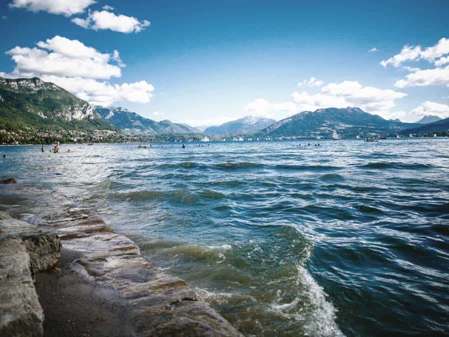 La Ferme des Vônezins votre hôtel de charme, chalet-chambres d’hôtes, spa & restaurant d’alpage dans les Aravis à Thônes en Haute-Savoie entre le Lac d’Annecy, la Clusaz & le Grand-Bornand