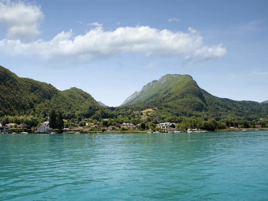 La Ferme des Vônezins votre hôtel de charme, chalet-chambres d’hôtes, spa & restaurant d’alpage dans les Aravis à Thônes en Haute-Savoie entre le Lac d’Annecy, la Clusaz & le Grand-Bornand