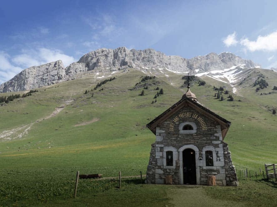 La Ferme des Vônezins votre hôtel de charme, chalet-chambres d’hôtes, spa & restaurant d’alpage dans les Aravis à Thônes en Haute-Savoie entre le Lac d’Annecy, la Clusaz & le Grand-Bornand